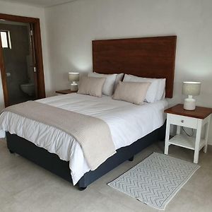 Queen Room Garden View